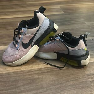Light purple nikes! Great condition!